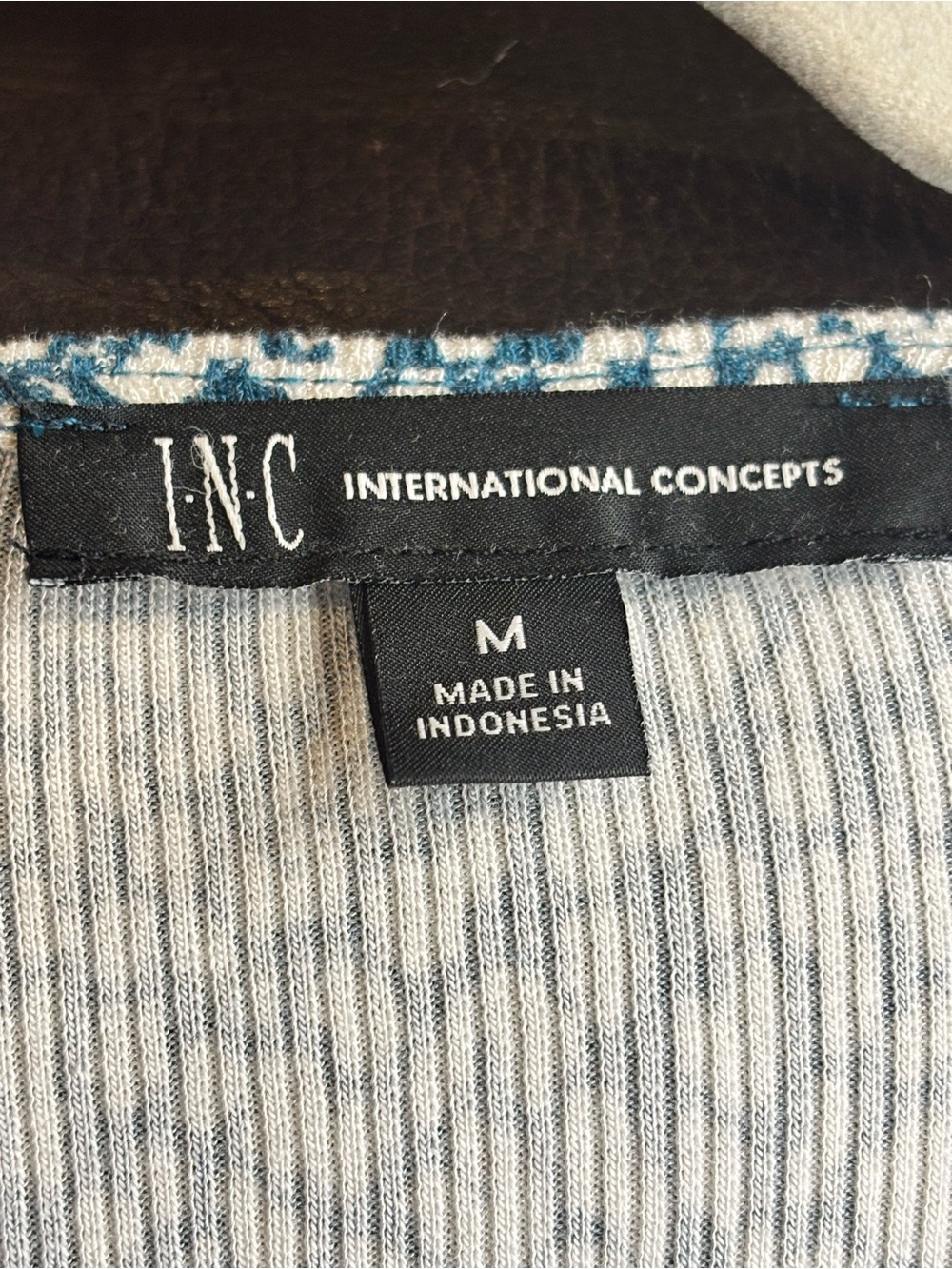 INC International Concepts Teal and White V-Neck Short Sleeve Tee NWT size M - Picture 3 of 10